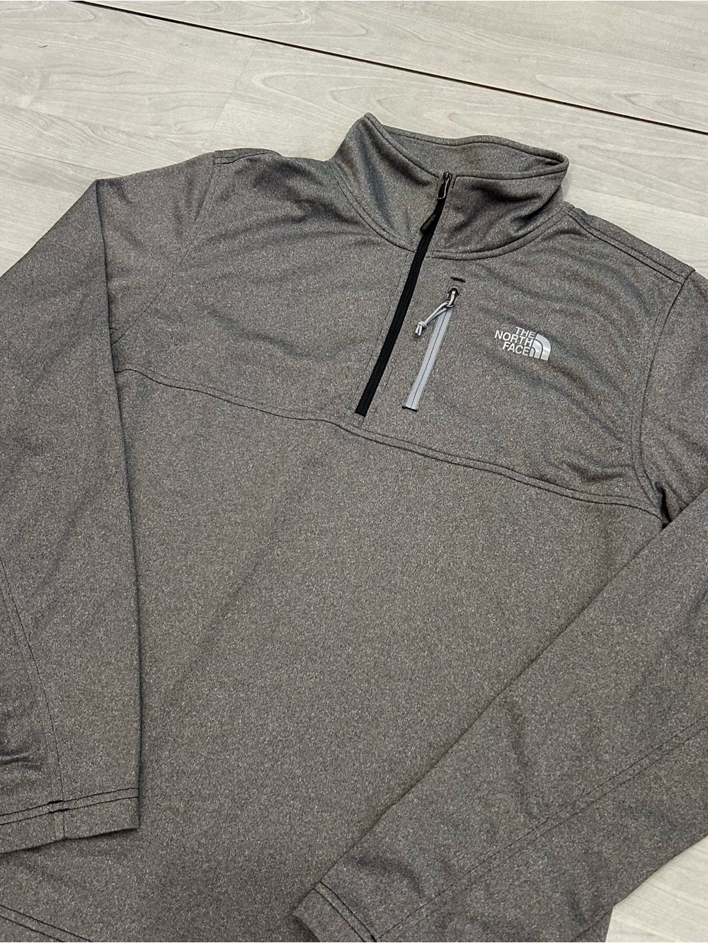 The North Face Mens Medium 1/4 Zip Fleece Pullover Gray Heather Chest Pocket